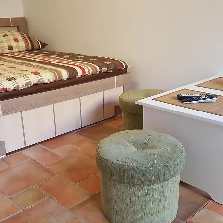 民宿 Koga Goscinne 莱鲍